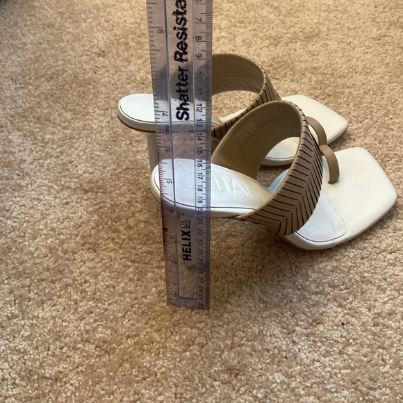 Deltan heels - size 8.5 - Picture 5 of 5